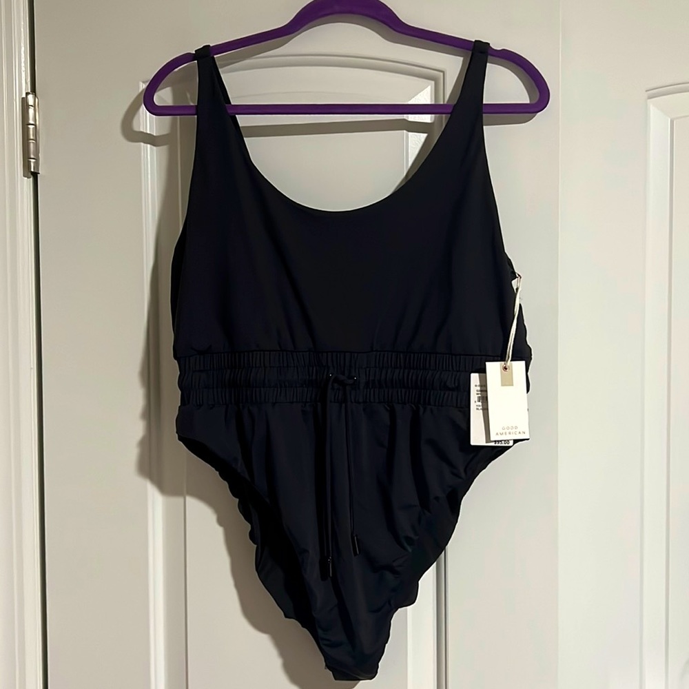 Good American: Curve One piece swimsuit